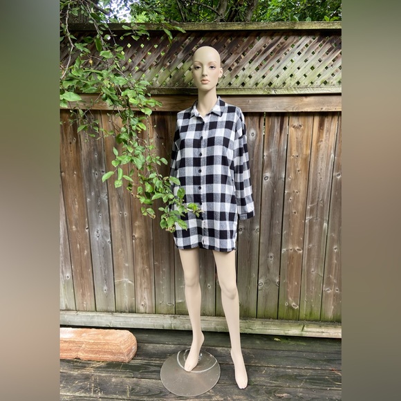 Long Button Down Long Sleeve Flannel with Pockets - Picture 4 of 12